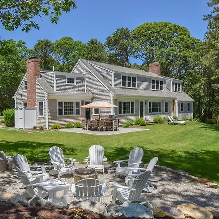 Pond-Front Home W Water Views